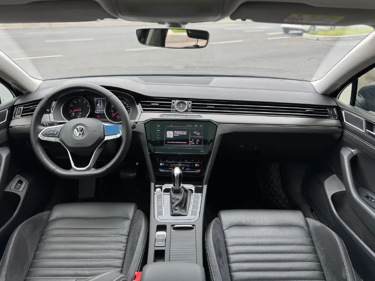 2020 Volkswagen Magotan 2.0T 186HP L4 7DCT,autocango,china used car exporter,china ev exporter,chinese used car exporter,chinese used ev exporter