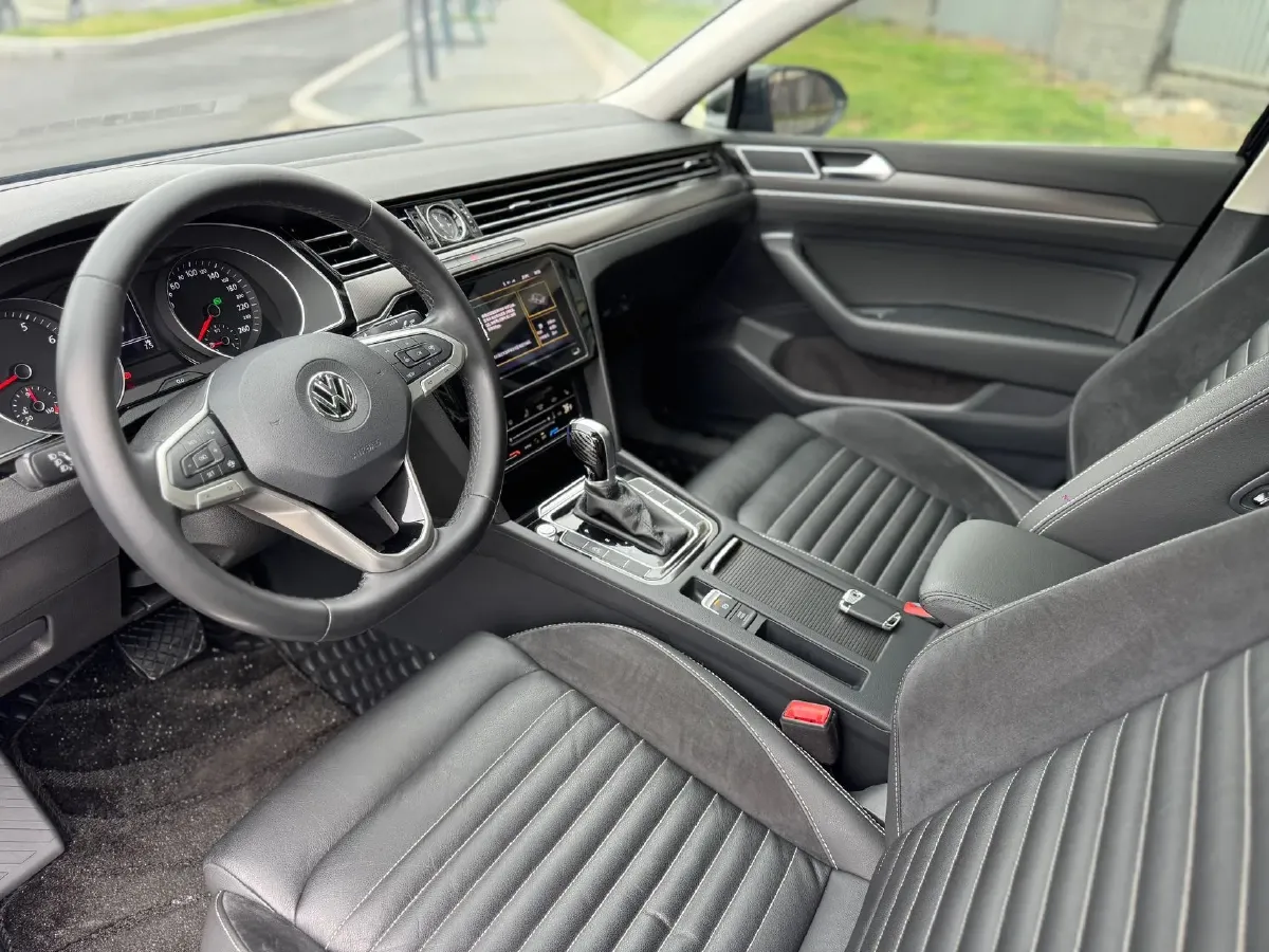 2020 Volkswagen Magotan 2.0T 186HP L4 7DCT,autocango,china used car exporter,china ev exporter,chinese used car exporter,chinese used ev exporter