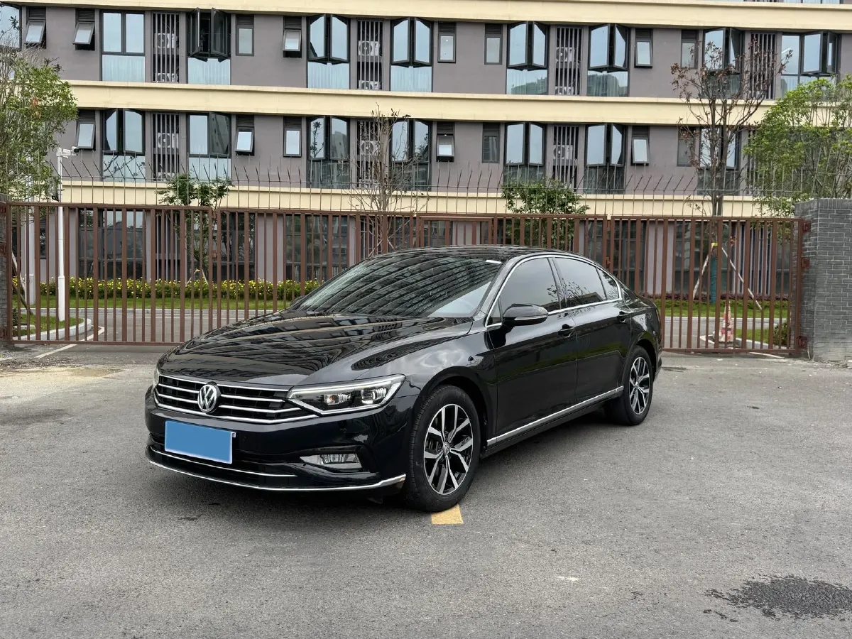 2020 Volkswagen Magotan 2.0T 186HP L4 7DCT,autocango,china used car exporter,china ev exporter,chinese used car exporter,chinese used ev exporter
