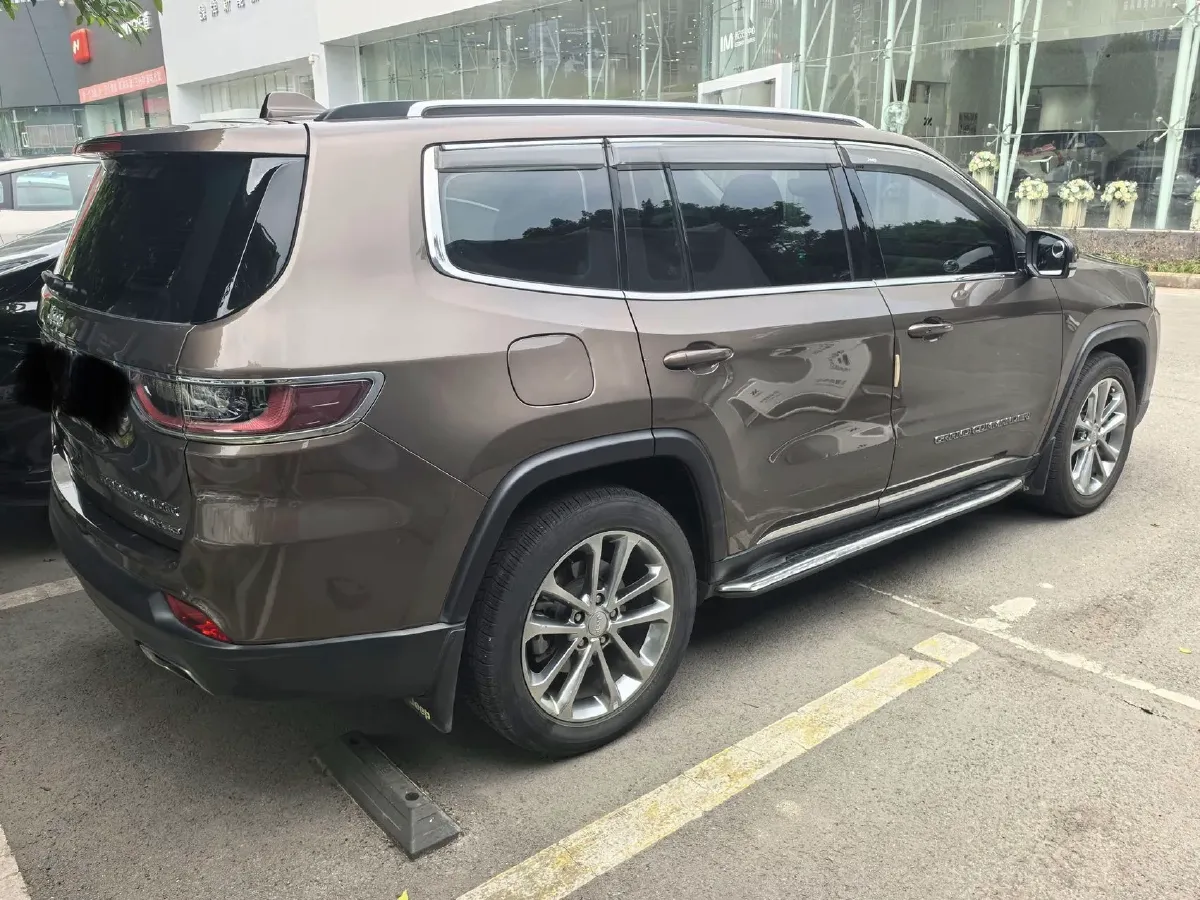 2018 Jeep Grand Commander 2.0T 265HP L4 9AT,autocango,china used car exporter,china ev exporter,chinese used car exporter,chinese used ev exporter