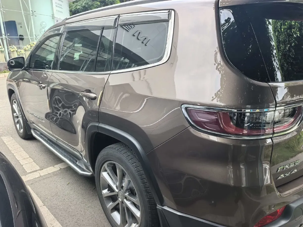 2018 Jeep Grand Commander 2.0T 265HP L4 9AT,autocango,china used car exporter,china ev exporter,chinese used car exporter,chinese used ev exporter