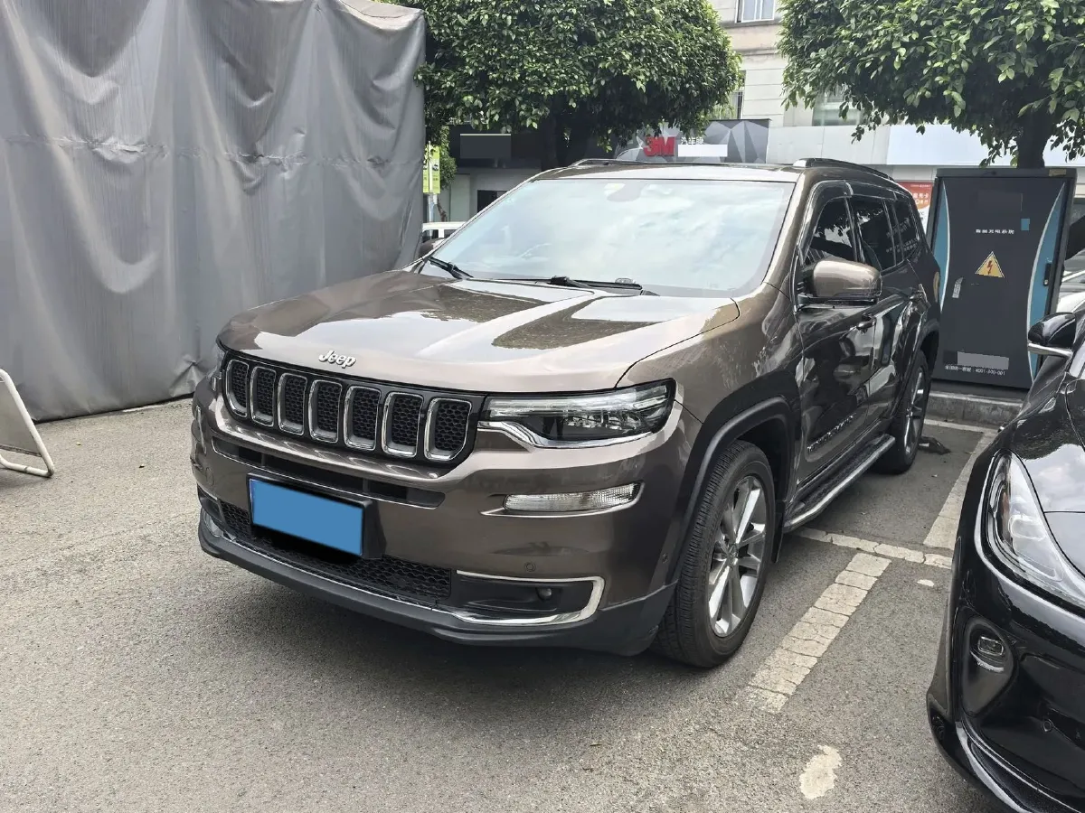 2018 Jeep Grand Commander 2.0T 265HP L4 9AT,autocango,china used car exporter,china ev exporter,chinese used car exporter,chinese used ev exporter