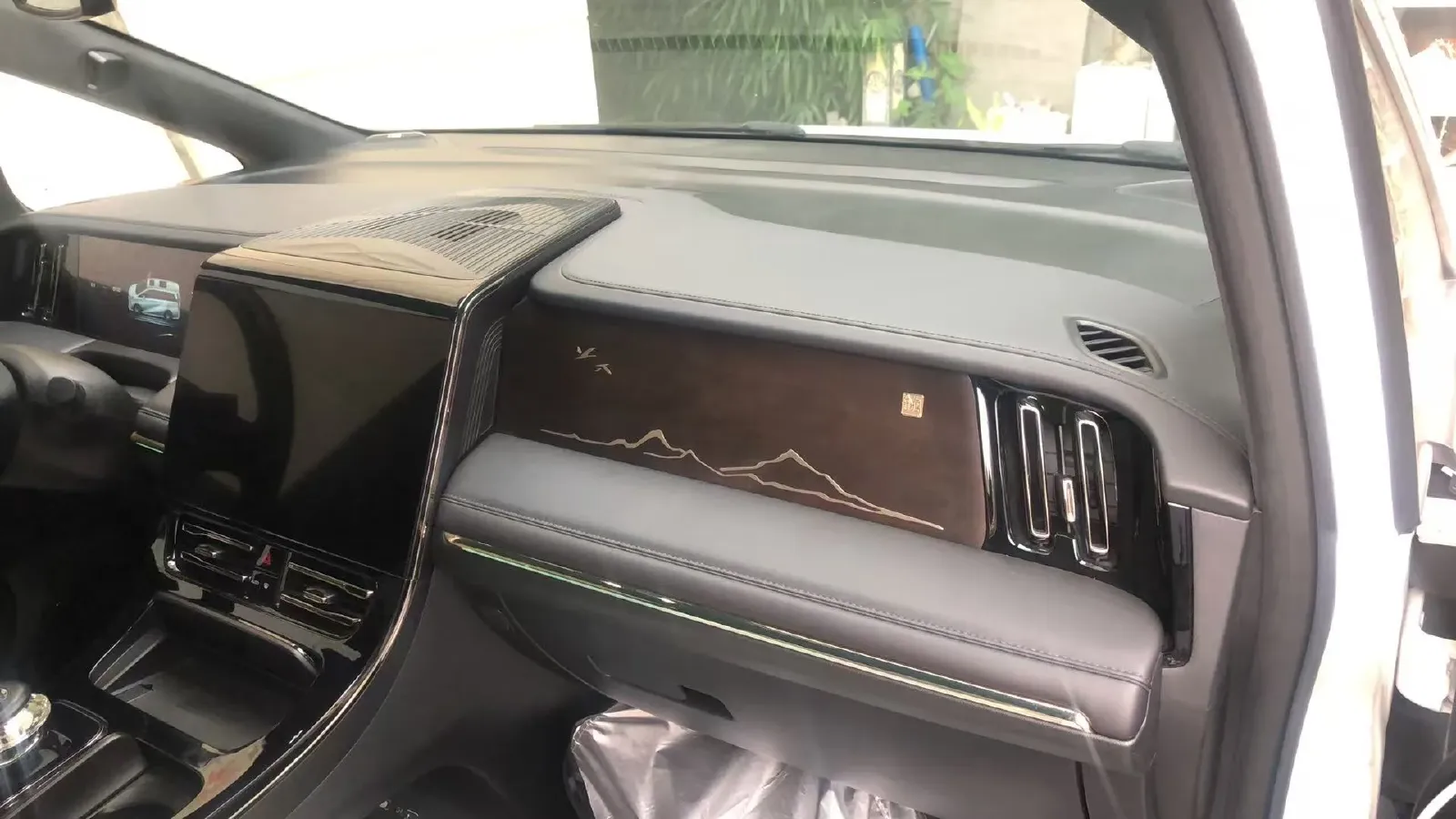 2023 GAC Trumpchi M8 2.0T 190HP L4 E-CVT Hybrid,autocango,china used car exporter,china ev exporter,chinese used car exporter,chinese used ev exporter