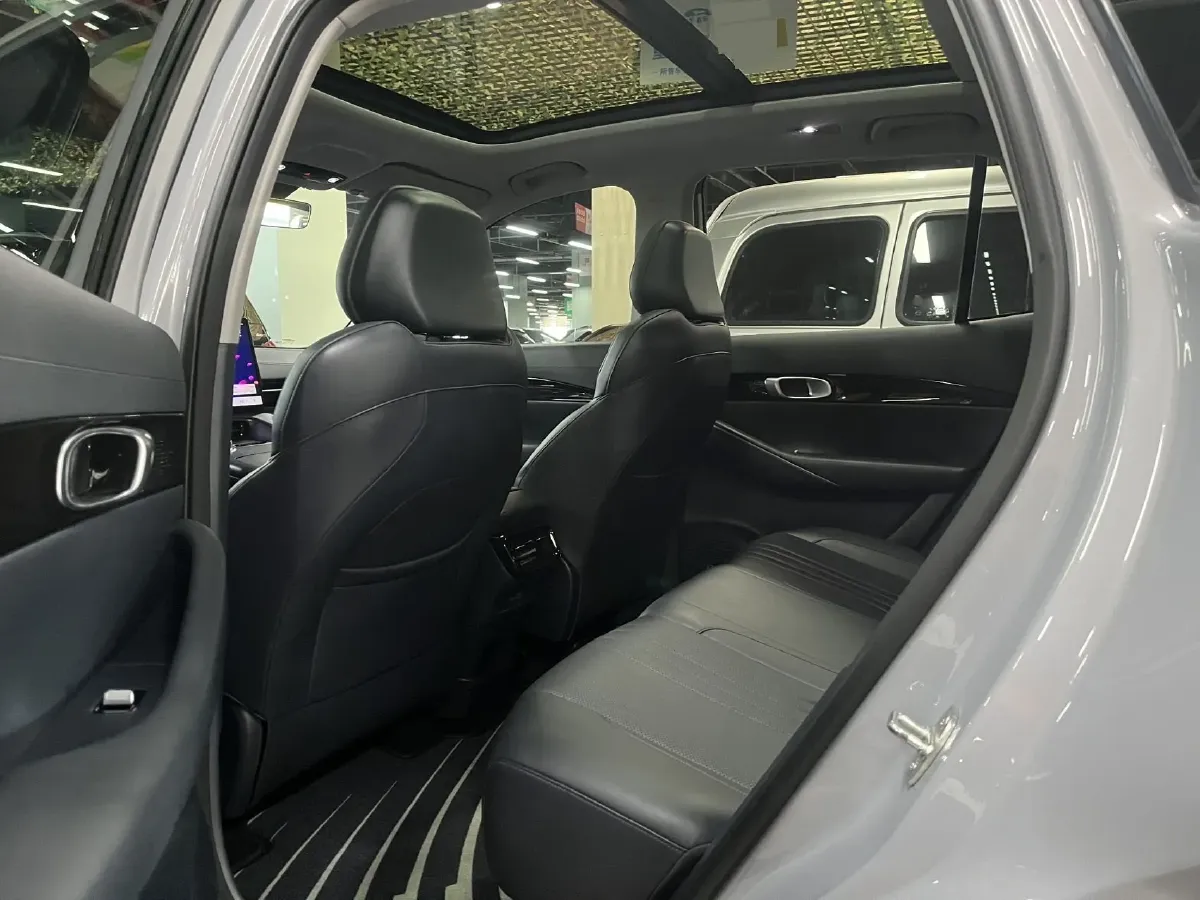 2024 Geely Emgrand L HiP 1.5T 181HP L4 3DHT PHEV 15.5KWH,autocango,china used car exporter,china ev exporter,chinese used car exporter,chinese used ev exporter