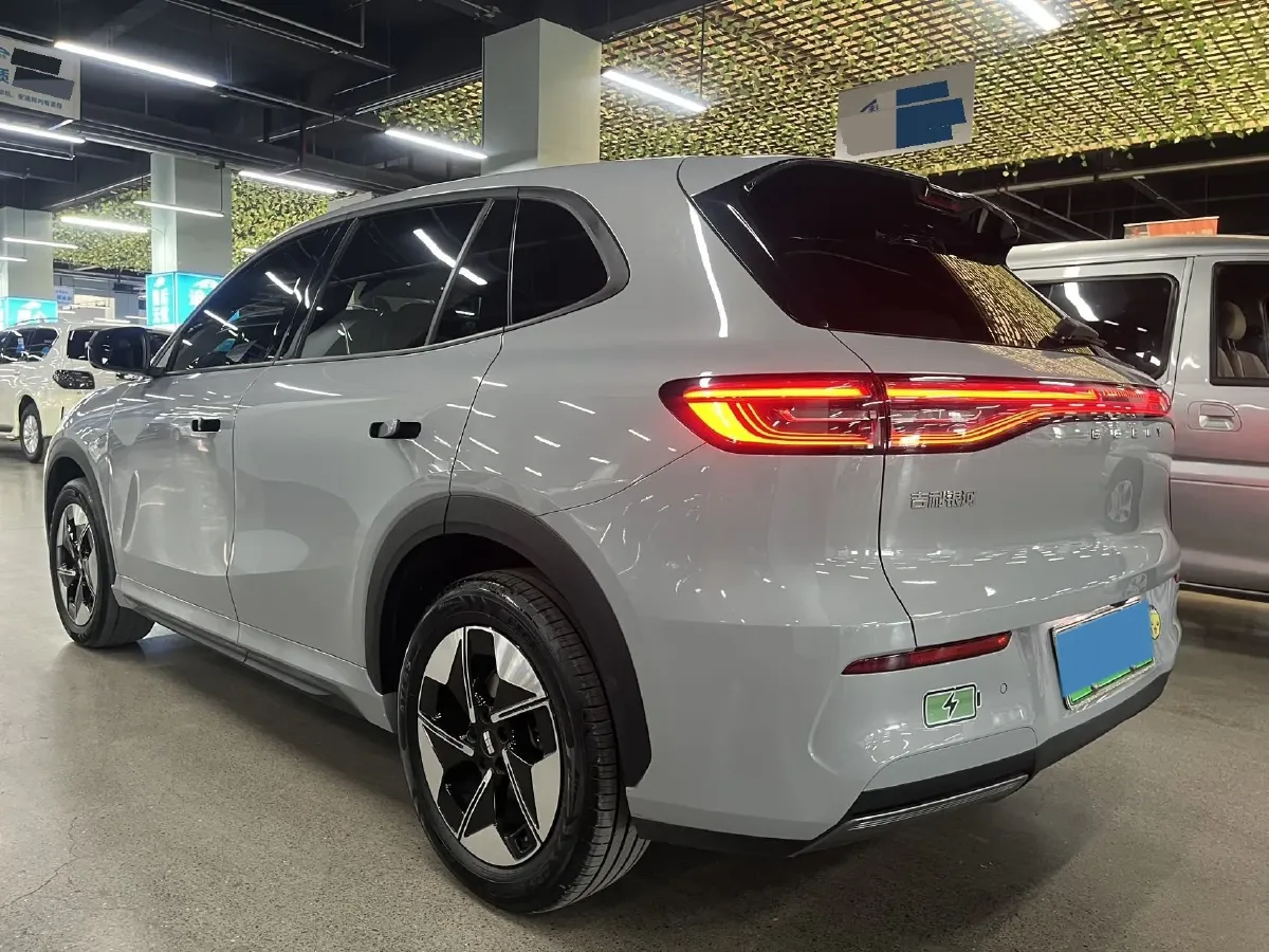 2024 Geely Emgrand L HiP 1.5T 181HP L4 3DHT PHEV 15.5KWH,autocango,china used car exporter,china ev exporter,chinese used car exporter,chinese used ev exporter