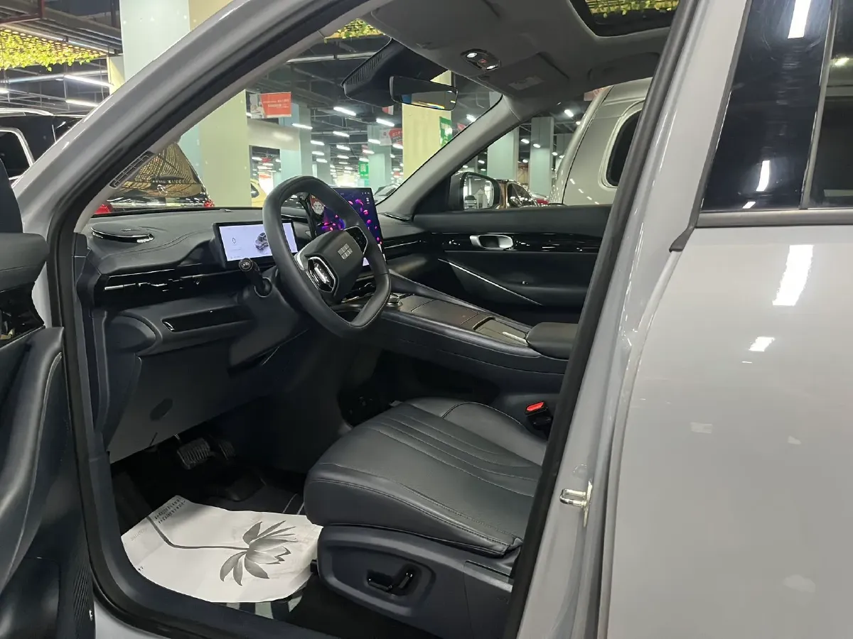 2024 Geely Emgrand L HiP 1.5T 181HP L4 3DHT PHEV 15.5KWH,autocango,china used car exporter,china ev exporter,chinese used car exporter,chinese used ev exporter