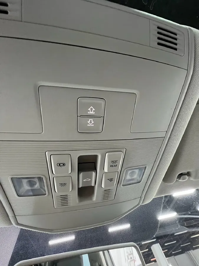 2022 Volkswagen T-Roc 1.4T 150HP L4 7DCT,autocango,china used car exporter,china ev exporter,chinese used car exporter,chinese used ev exporter