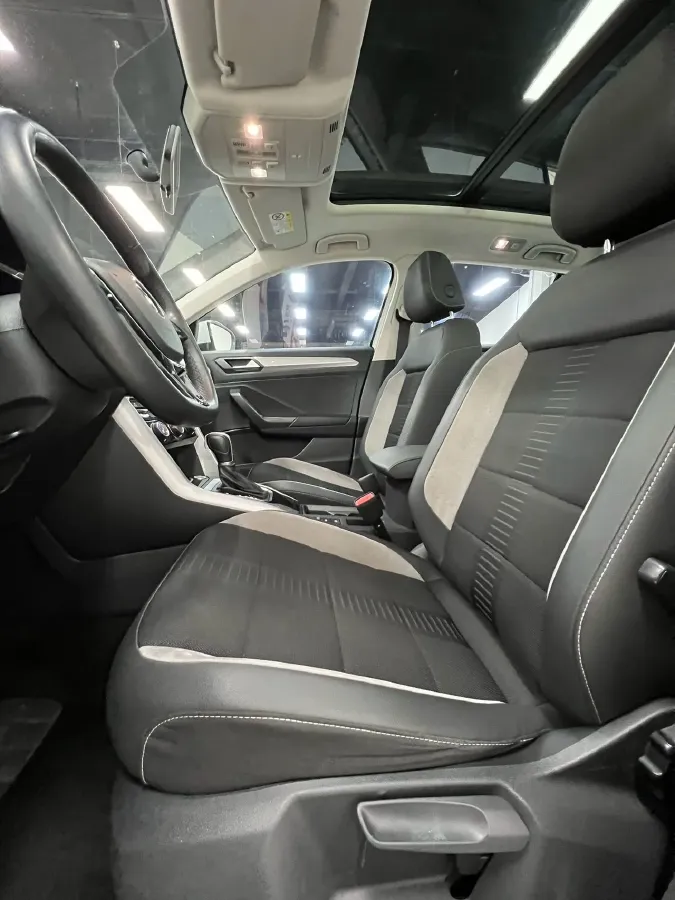 2022 Volkswagen T-Roc 1.4T 150HP L4 7DCT,autocango,china used car exporter,china ev exporter,chinese used car exporter,chinese used ev exporter