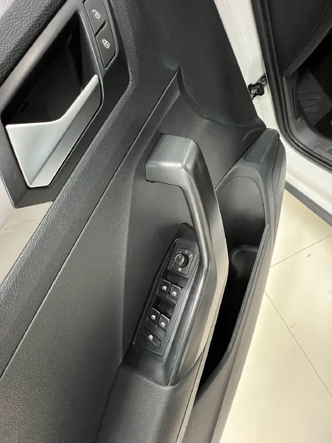 2022 Volkswagen T-Roc 1.4T 150HP L4 7DCT,autocango,china used car exporter,china ev exporter,chinese used car exporter,chinese used ev exporter