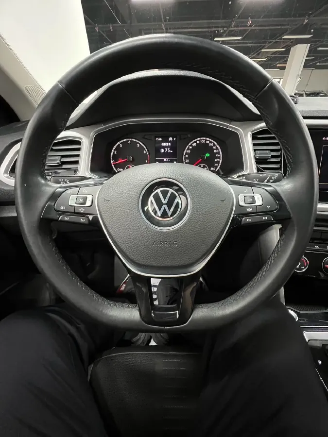 2022 Volkswagen T-Roc 1.4T 150HP L4 7DCT,autocango,china used car exporter,china ev exporter,chinese used car exporter,chinese used ev exporter