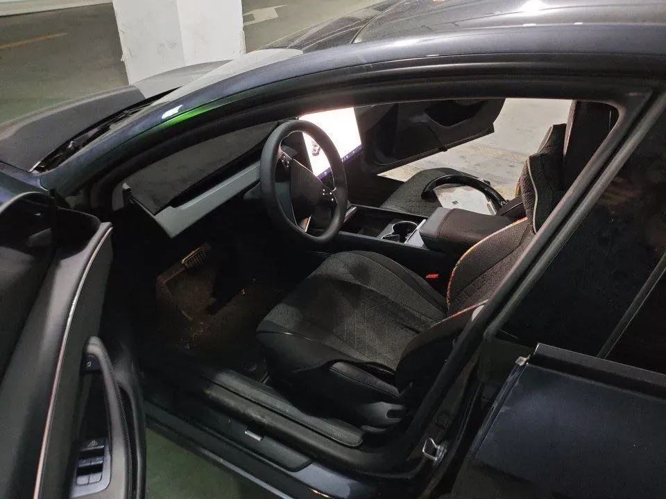 2025 Tesla Model 3 BEV 62.5KWH,autocango,china used car exporter,china ev exporter,chinese used car exporter,chinese used ev exporter