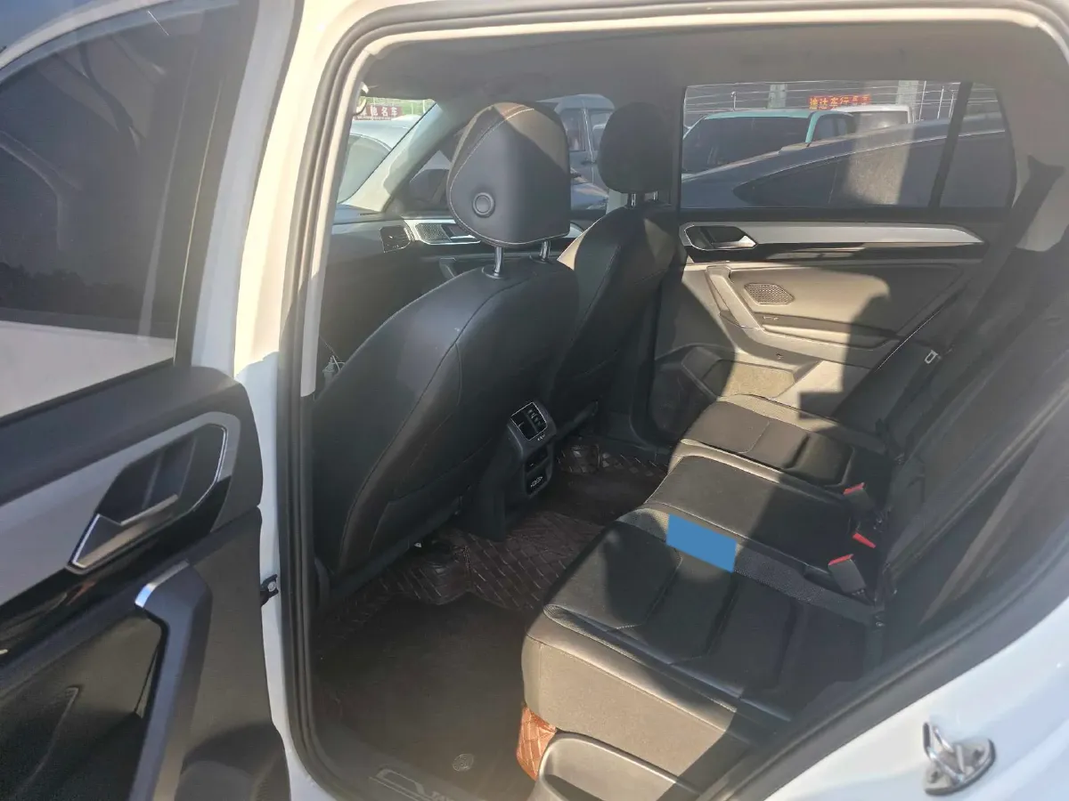 2019 MINI CLUBMAN 1.5T 102HP L3 6AT,autocango,china used car exporter,china ev exporter,chinese used car exporter,chinese used ev exporter