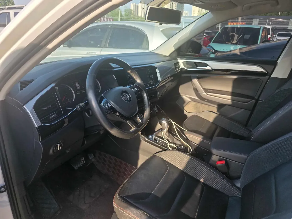 2019 MINI CLUBMAN 1.5T 102HP L3 6AT,autocango,china used car exporter,china ev exporter,chinese used car exporter,chinese used ev exporter