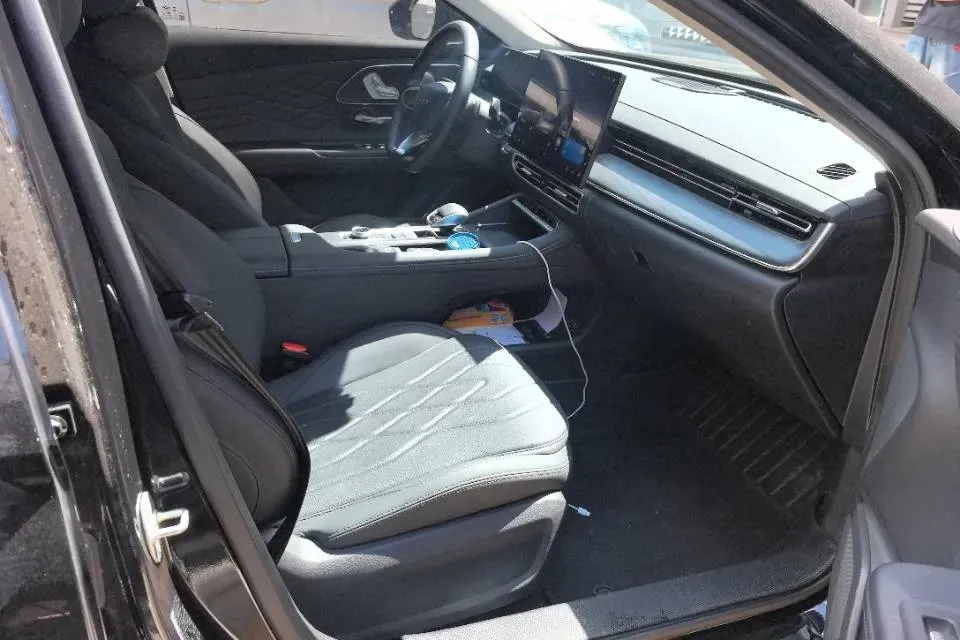 2025 Chery Arrizo 8 Pro 2.0T 254HP L4 7DCT,autocango,china used car exporter,china ev exporter,chinese used car exporter,chinese used ev exporter