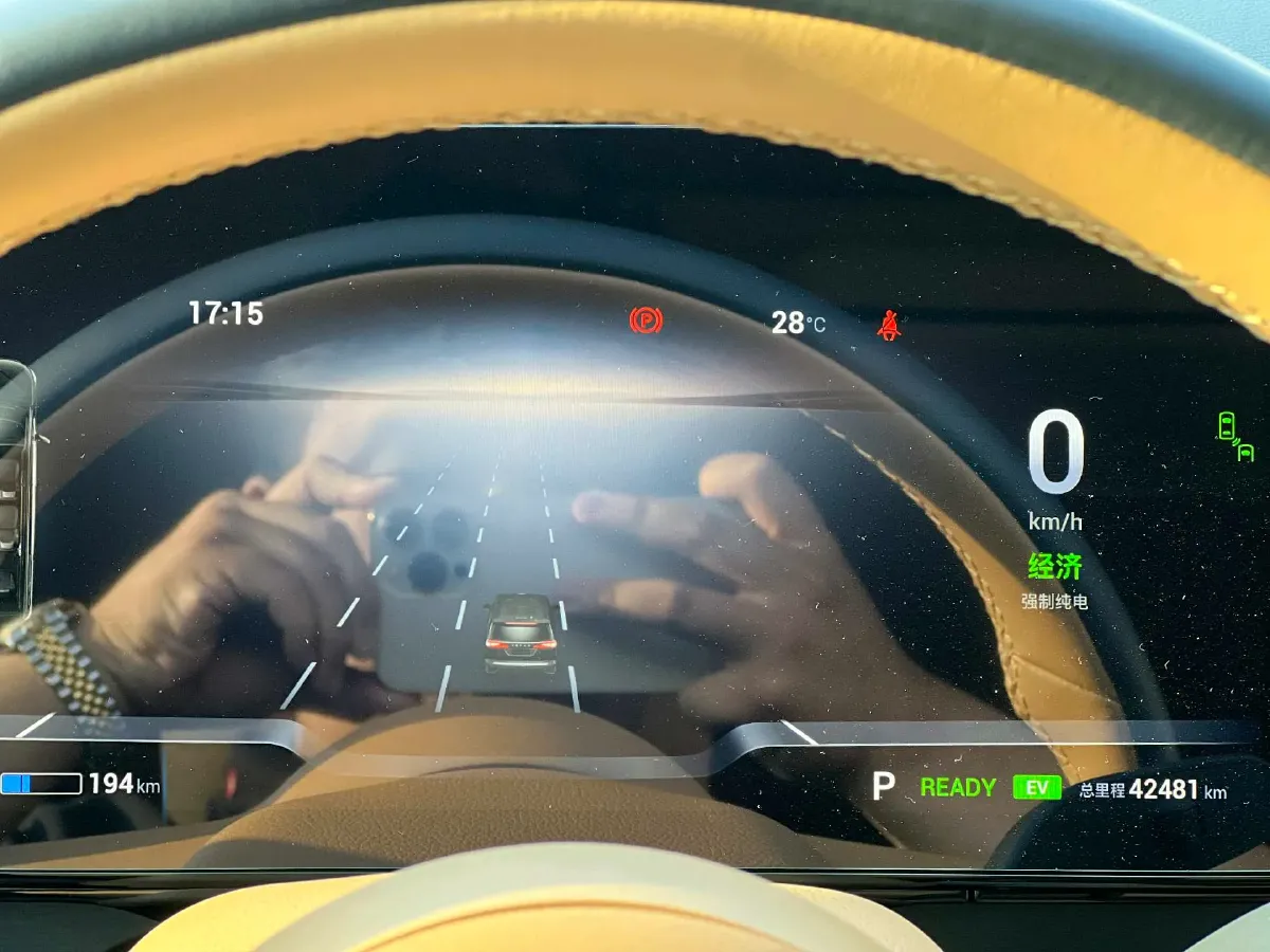 2024 Voyah Dream 1.5T 150HP L4 PHEV 43KWH,autocango,china used car exporter,china ev exporter,chinese used car exporter,chinese used ev exporter