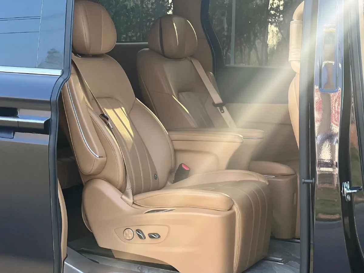 2024 Voyah Dream 1.5T 150HP L4 PHEV 43KWH,autocango,china used car exporter,china ev exporter,chinese used car exporter,chinese used ev exporter