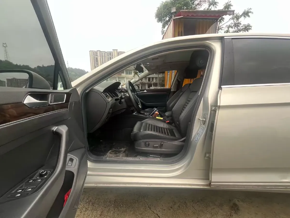 2019 Volkswagen Magotan 2.0T 186HP L4 7DCT,autocango,china used car exporter,china ev exporter,chinese used car exporter,chinese used ev exporter
