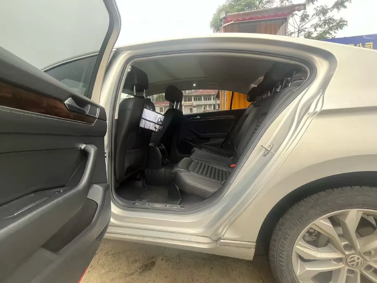 2019 Volkswagen Magotan 2.0T 186HP L4 7DCT,autocango,china used car exporter,china ev exporter,chinese used car exporter,chinese used ev exporter