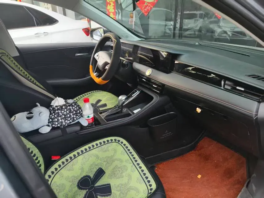 2024 Roewe i5 1.5L 129HP L4 CVT,autocango,china used car exporter,china ev exporter,chinese used car exporter,chinese used ev exporter