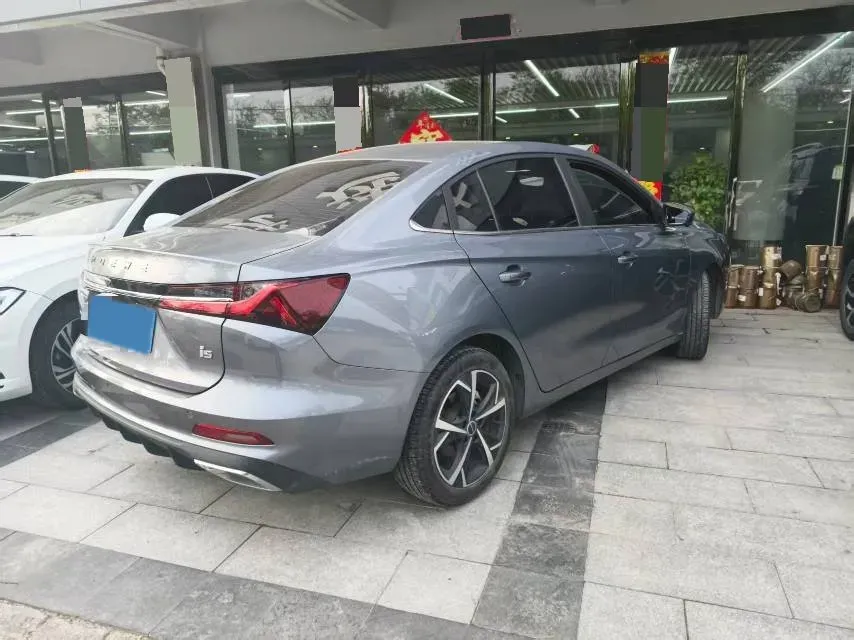 2024 Roewe i5 1.5L 129HP L4 CVT,autocango,china used car exporter,china ev exporter,chinese used car exporter,chinese used ev exporter