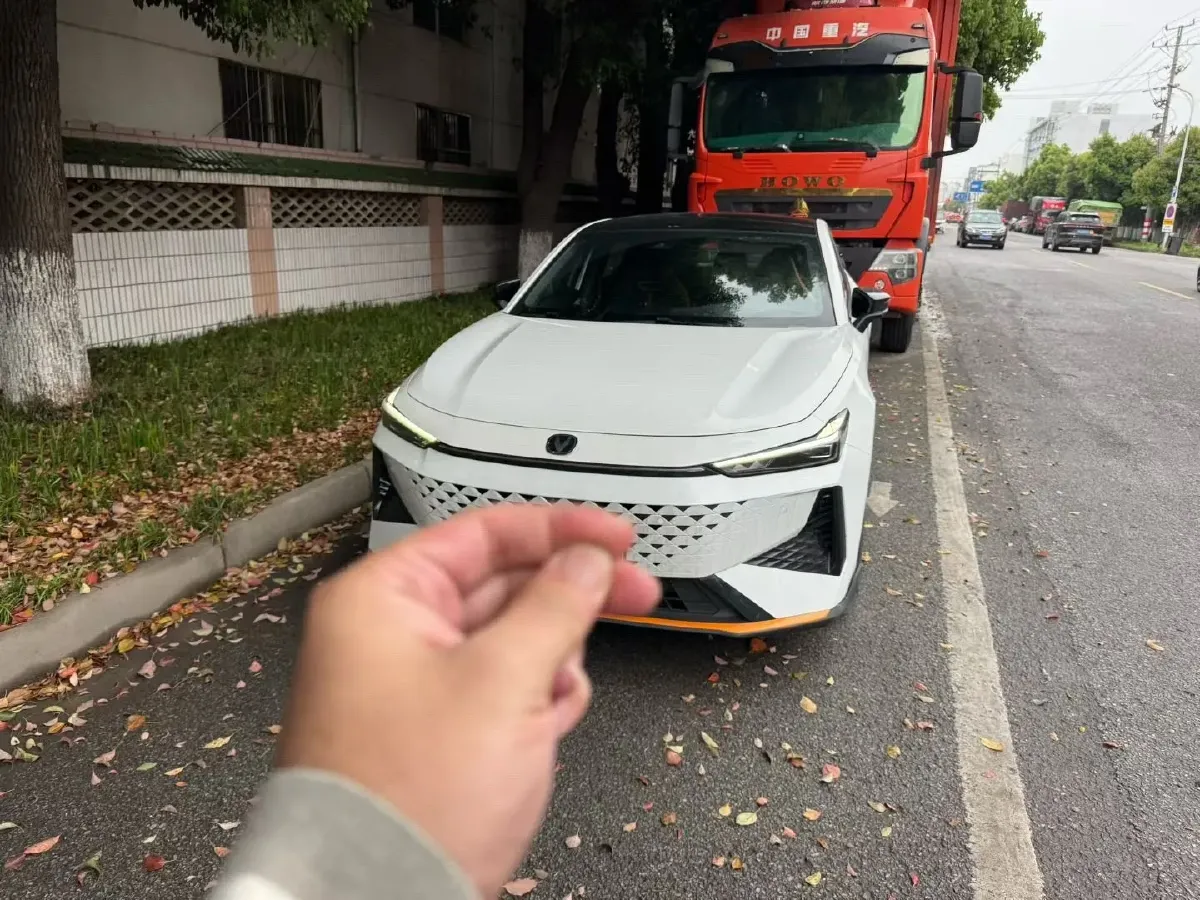 2022 ChangAn UNI-T 1.5T 188HP L4 7DCT,autocango,china used car exporter,china ev exporter,chinese used car exporter,chinese used ev exporter