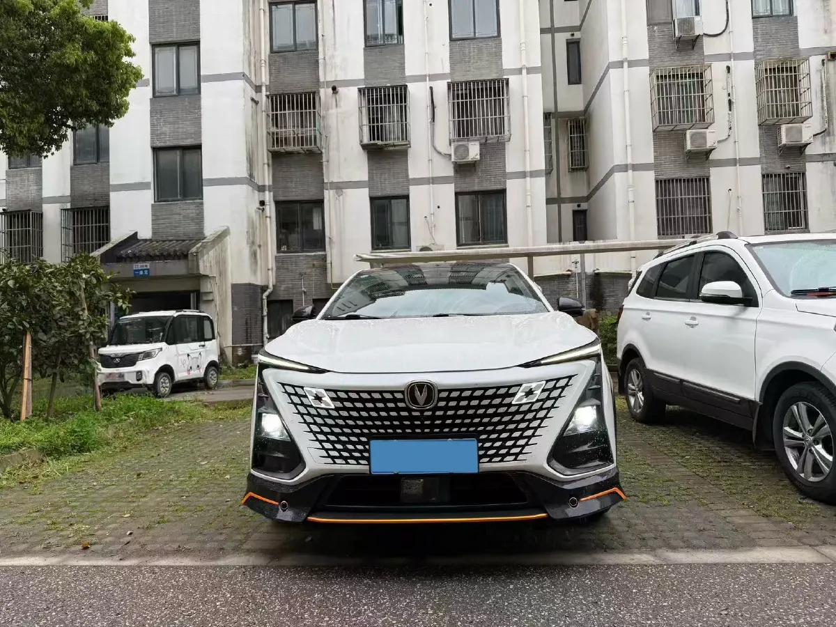 2022 ChangAn UNI-T 1.5T 188HP L4 7DCT,autocango,china used car exporter,china ev exporter,chinese used car exporter,chinese used ev exporter