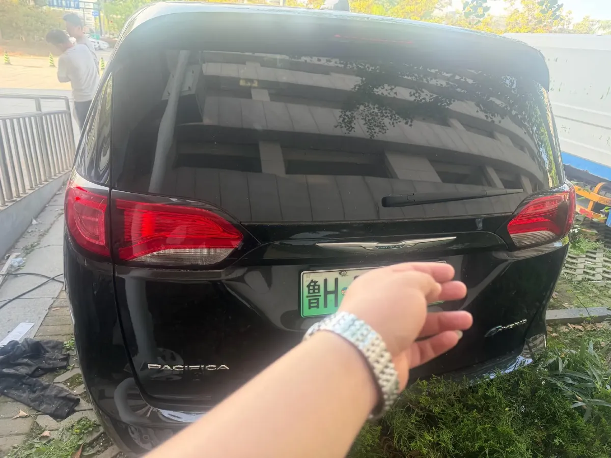 2018 Chrysler Pacifica 3.6L 245HP V6 E-CVT PHEV 16KWH,autocango,china used car exporter,china ev exporter,chinese used car exporter,chinese used ev exporter