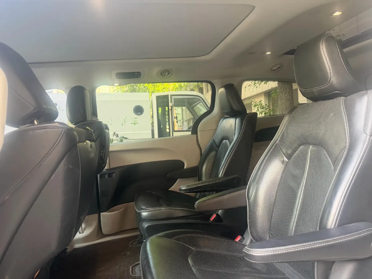 2018 Chrysler Pacifica 3.6L 245HP V6 E-CVT PHEV 16KWH,autocango,china used car exporter,china ev exporter,chinese used car exporter,chinese used ev exporter