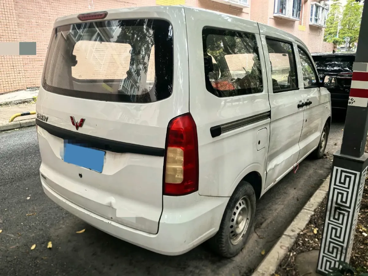 2019 WuLing HongGuang V 1.5L 99HP L4 6MT,autocango,china used car exporter,china ev exporter,chinese used car exporter,chinese used ev exporter