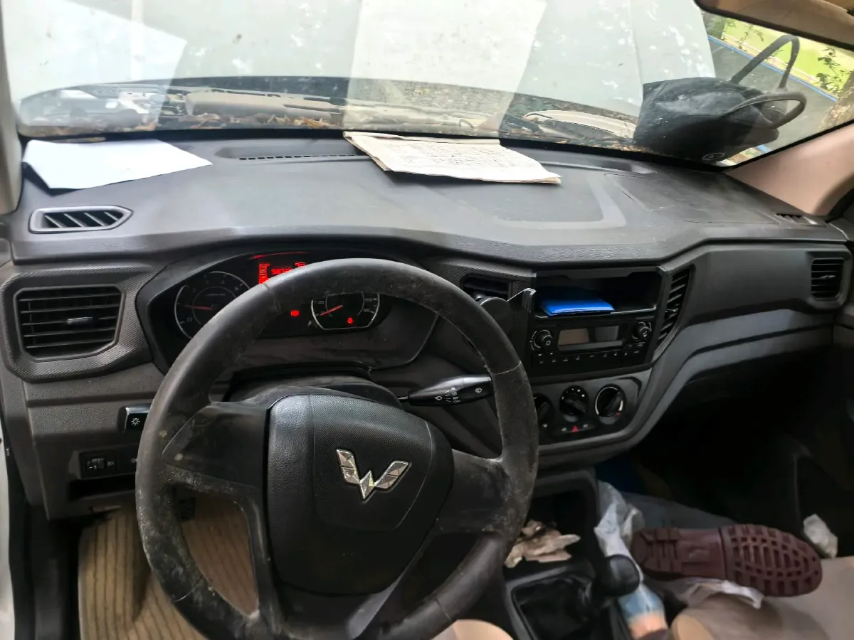 2019 WuLing HongGuang V 1.5L 99HP L4 6MT,autocango,china used car exporter,china ev exporter,chinese used car exporter,chinese used ev exporter