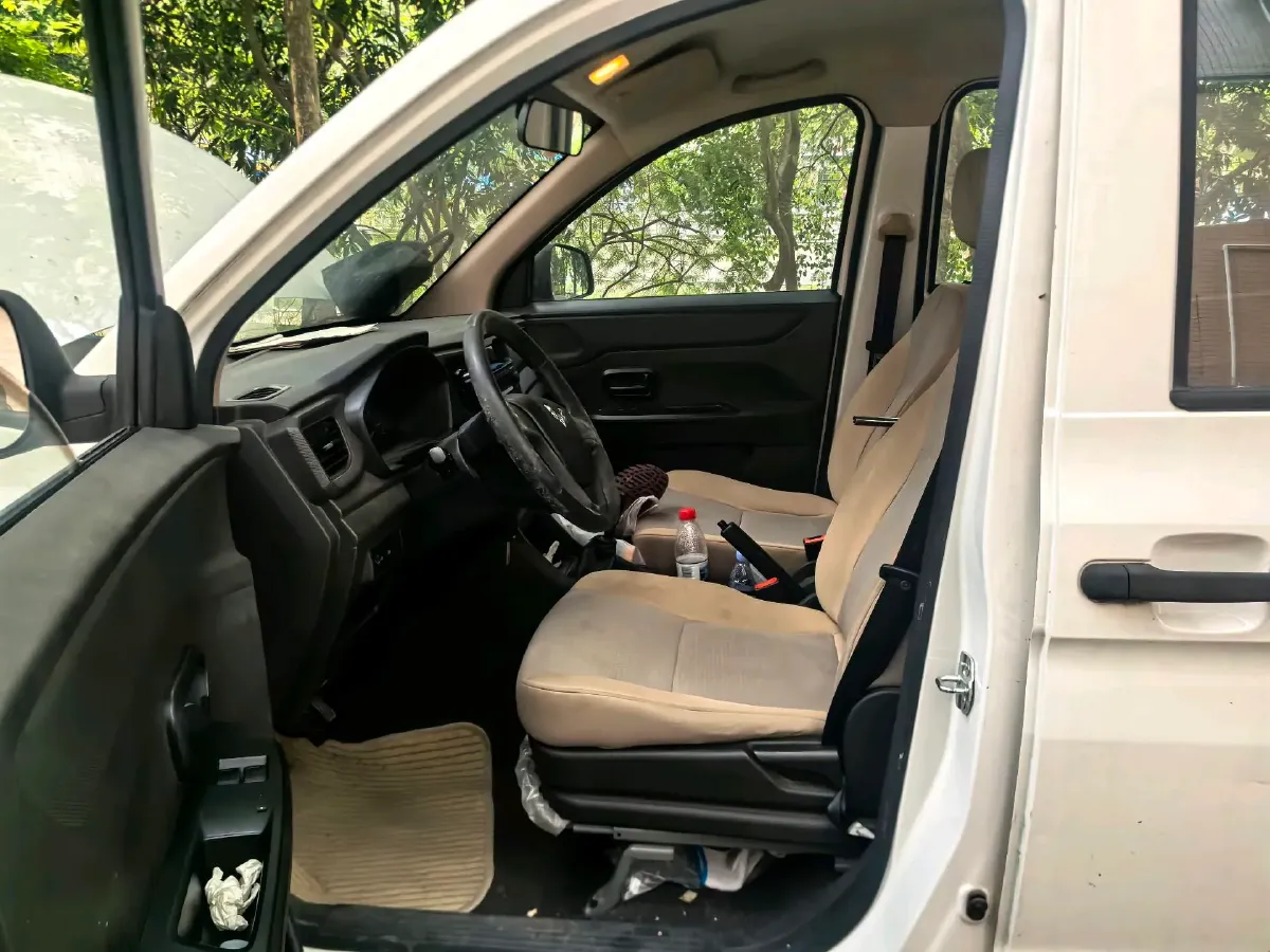 2019 WuLing HongGuang V 1.5L 99HP L4 6MT,autocango,china used car exporter,china ev exporter,chinese used car exporter,chinese used ev exporter