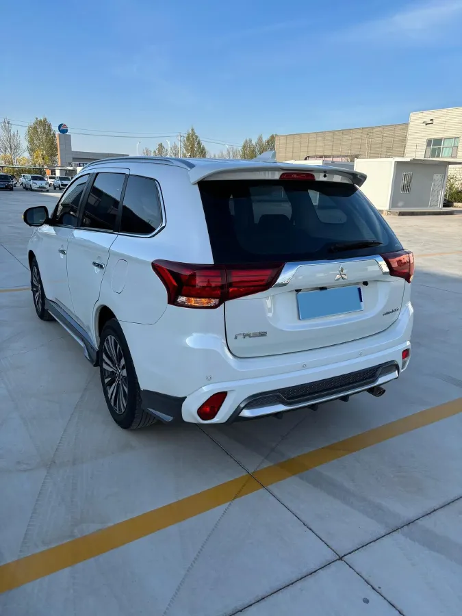 2021 Mitsubishi Outlander 2.4L 192HP L4 CVT,autocango,china used car exporter,china ev exporter,chinese used car exporter,chinese used ev exporter