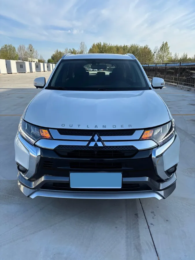 2021 Mitsubishi Outlander 2.4L 192HP L4 CVT,autocango,china used car exporter,china ev exporter,chinese used car exporter,chinese used ev exporter