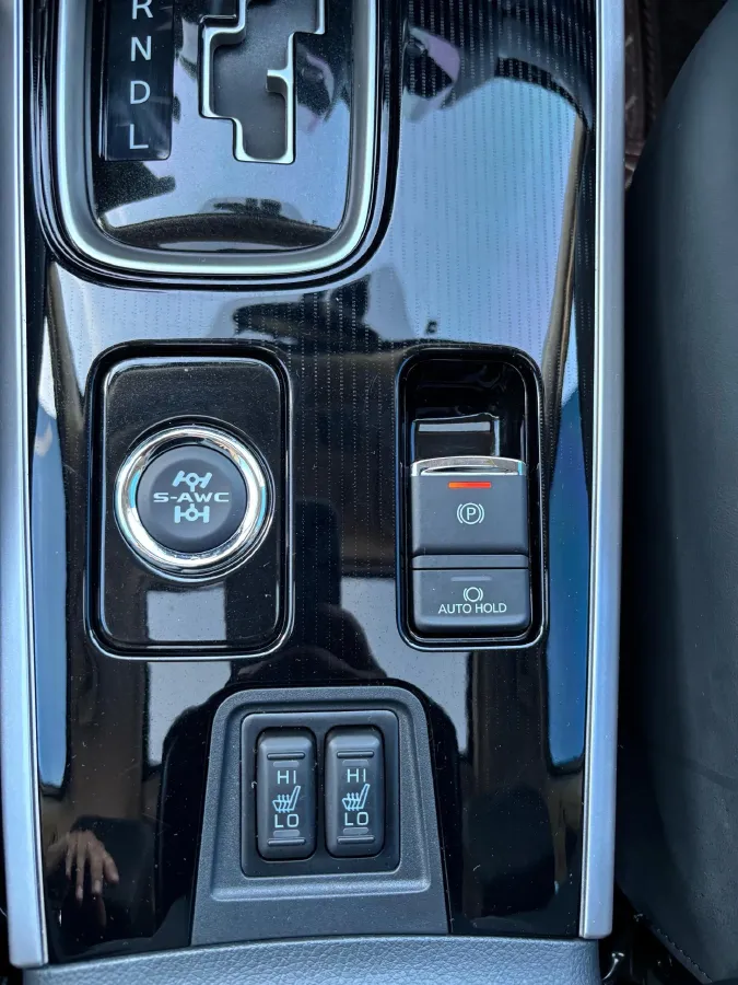 2021 Mitsubishi Outlander 2.4L 192HP L4 CVT,autocango,china used car exporter,china ev exporter,chinese used car exporter,chinese used ev exporter