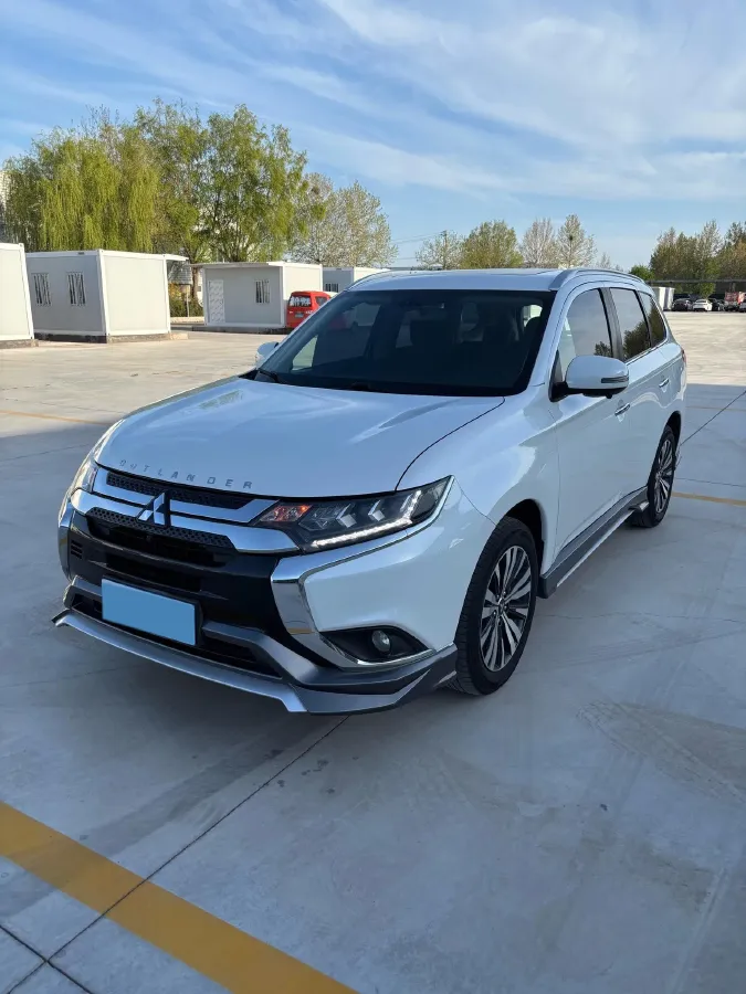 2021 Mitsubishi Outlander 2.4L 192HP L4 CVT,autocango,china used car exporter,china ev exporter,chinese used car exporter,chinese used ev exporter