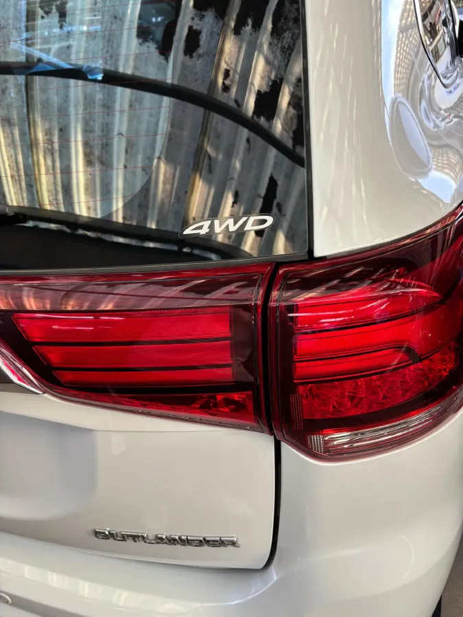 2021 Mitsubishi Outlander 2.4L 192HP L4 CVT,autocango,china used car exporter,china ev exporter,chinese used car exporter,chinese used ev exporter
