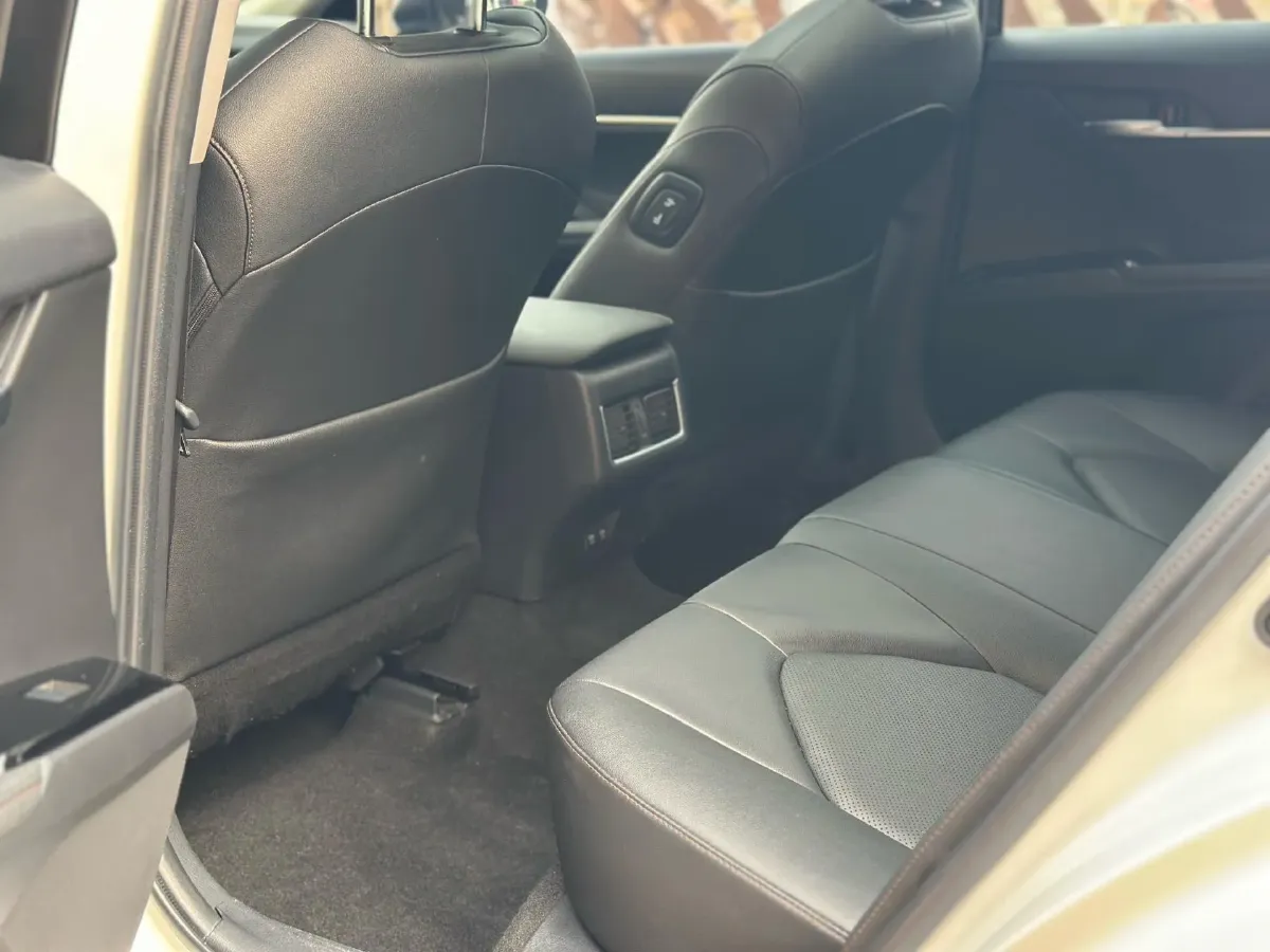 2021 Toyota Camry 2.5L 209HP L4 8AT,autocango,china used car exporter,china ev exporter,chinese used car exporter,chinese used ev exporter