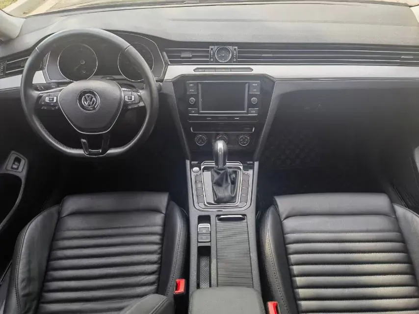 2018 Volkswagen Magotan 1.8T 180HP L4 7DCT,autocango,china used car exporter,china ev exporter,chinese used car exporter,chinese used ev exporter