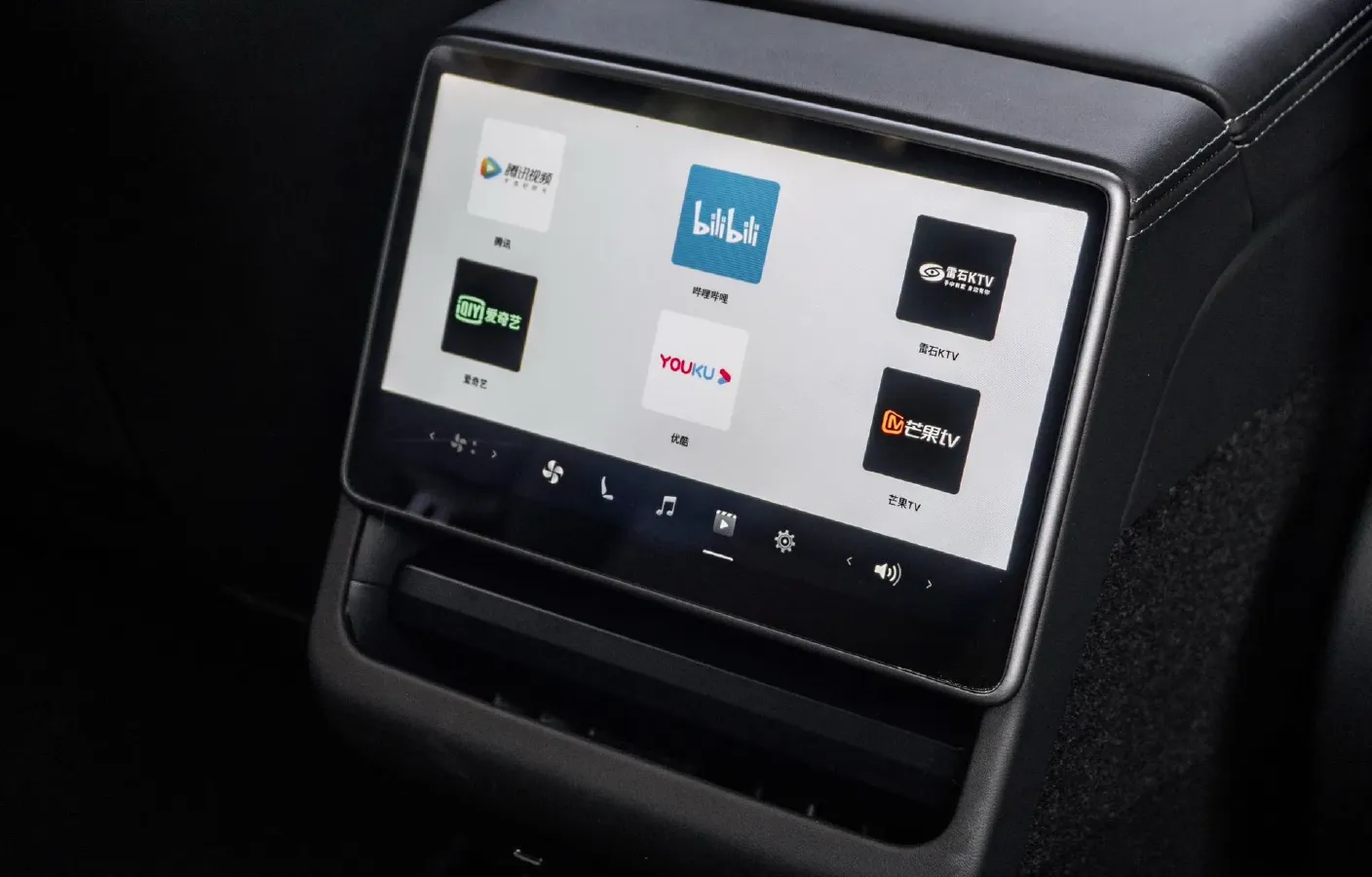 2024 Audi Q3 2.0T 220HP L4 7DCT,autocango,china used car exporter,china ev exporter,chinese used car exporter,chinese used ev exporter