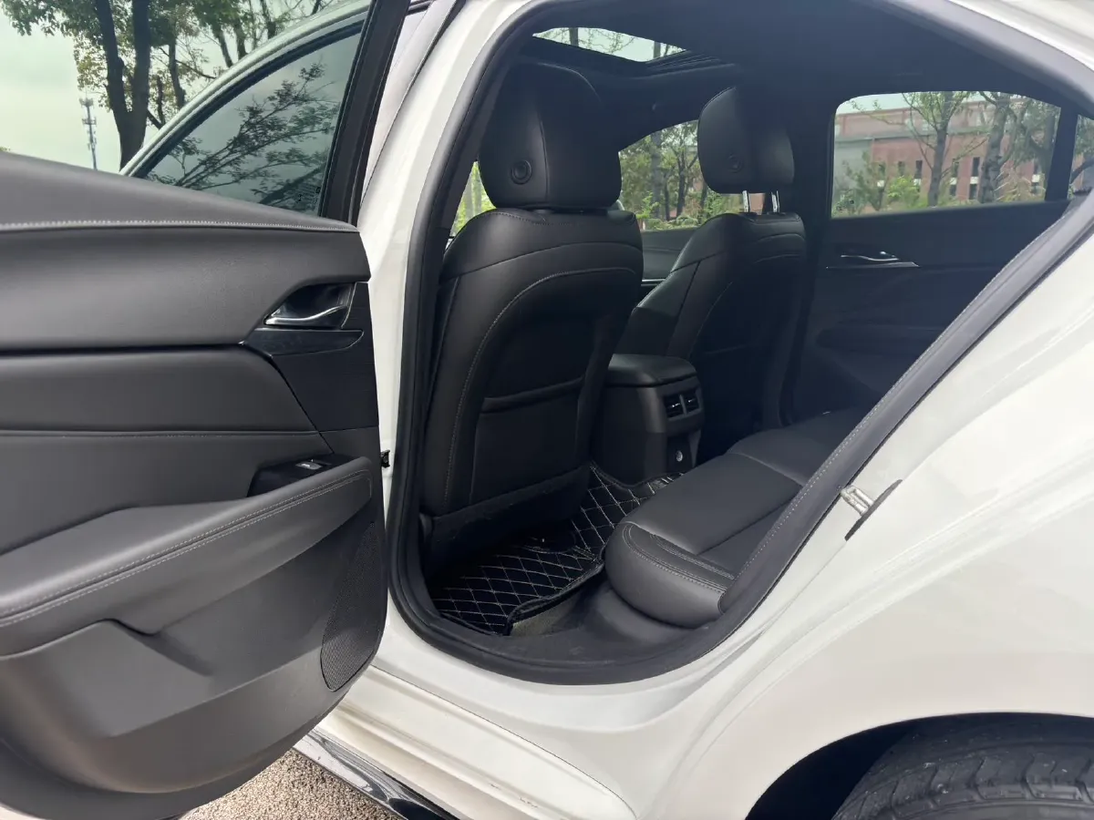 2021 Cadillac CT4 2.0T 237HP L4 8AT,autocango,china used car exporter,china ev exporter,chinese used car exporter,chinese used ev exporter