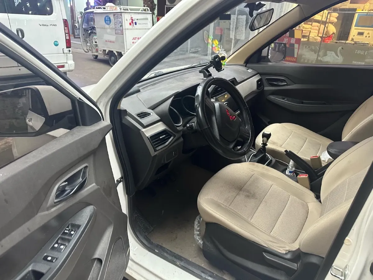 2021 WuLing RongGuang New Truck 1.5L 99HP L4 5MT,autocango,china used car exporter,china ev exporter,chinese used car exporter,chinese used ev exporter