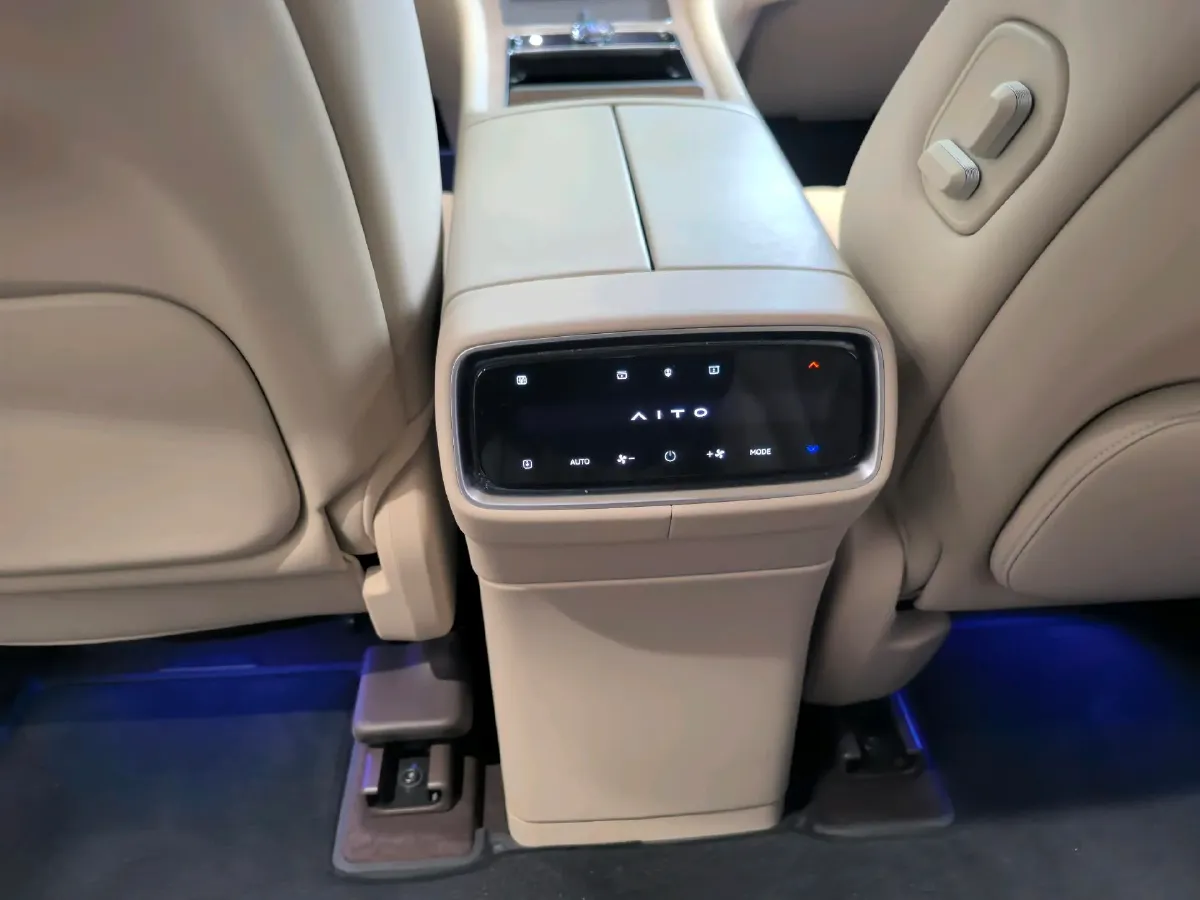 2024 AITO AITO M9 1.5T 152HP L4 REEV 42KWH,autocango,china used car exporter,china ev exporter,chinese used car exporter,chinese used ev exporter