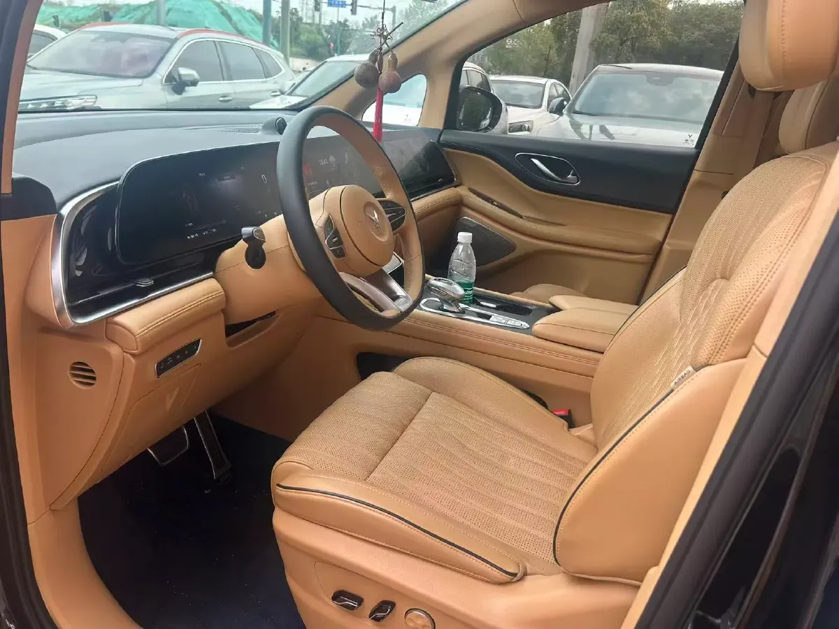 2022 Voyah Dream 1.5T 136HP L4 PHEV 25.57KWH,autocango,china used car exporter,china ev exporter,chinese used car exporter,chinese used ev exporter