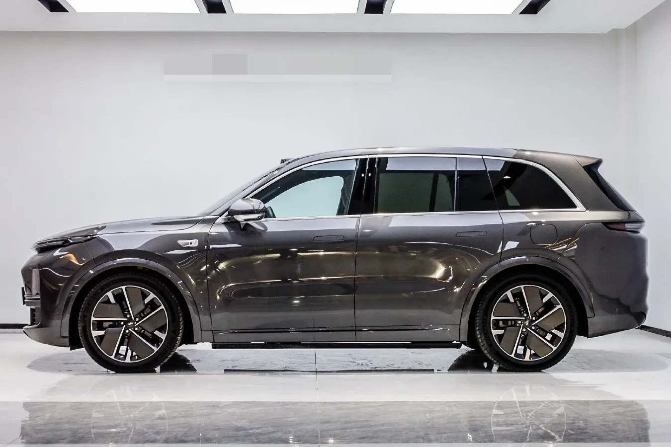 2025 Li L8 Range Extended 154HP REEV,autocango,china used car exporter,china ev exporter,chinese used car exporter,chinese used ev exporter