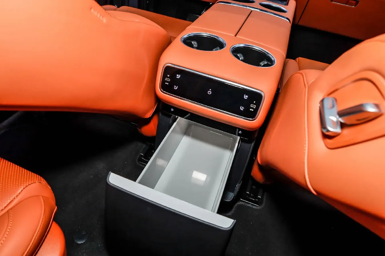 2025 Li L8 Range Extended 154HP REEV,autocango,china used car exporter,china ev exporter,chinese used car exporter,chinese used ev exporter