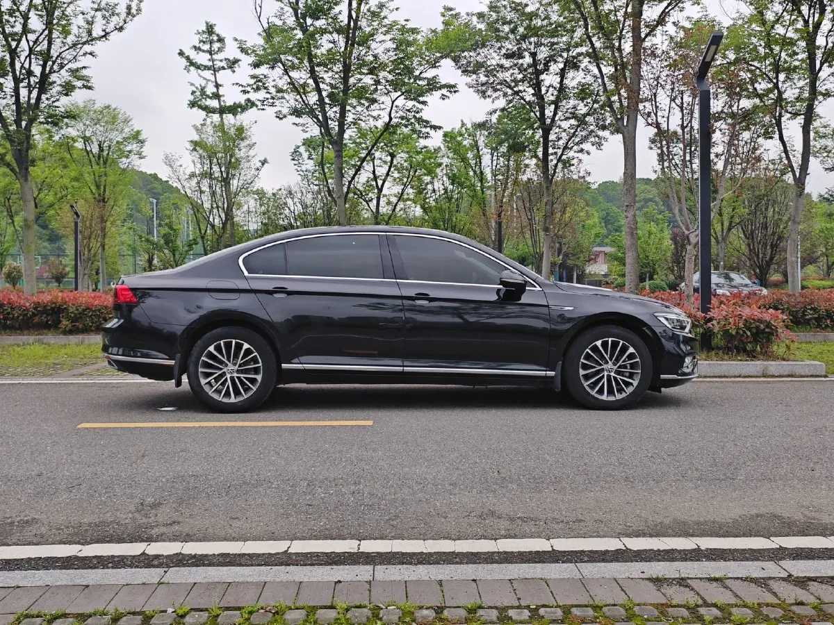 2020 Volkswagen Magotan 2.0T 186HP L4 7DCT,autocango,china used car exporter,china ev exporter,chinese used car exporter,chinese used ev exporter