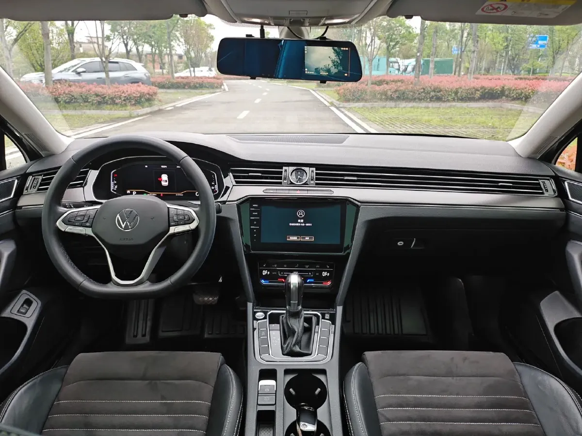 2020 Volkswagen Magotan 2.0T 186HP L4 7DCT,autocango,china used car exporter,china ev exporter,chinese used car exporter,chinese used ev exporter