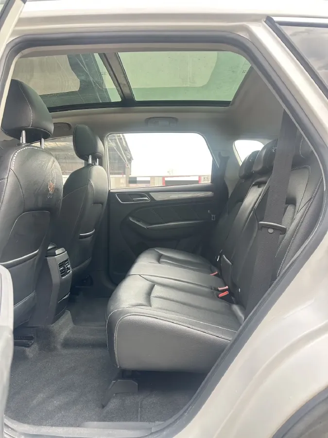 2019 Roewe i6 1.5T 169HP L4 7DCT,autocango,china used car exporter,china ev exporter,chinese used car exporter,chinese used ev exporter