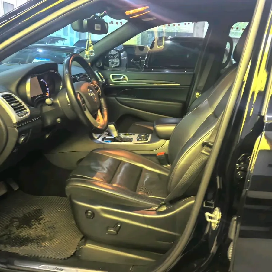 2021 Jeep Grand Cherokee 3.0L 234HP V6 8AT,autocango,china used car exporter,china ev exporter,chinese used car exporter,chinese used ev exporter