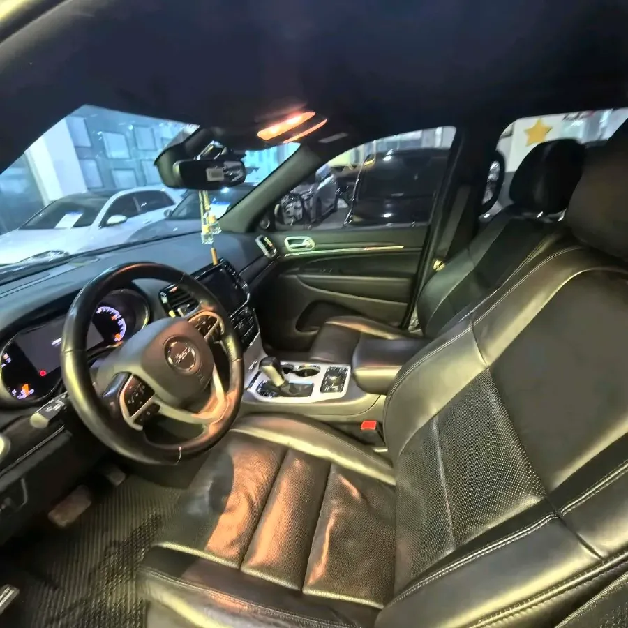 2021 Jeep Grand Cherokee 3.0L 234HP V6 8AT,autocango,china used car exporter,china ev exporter,chinese used car exporter,chinese used ev exporter